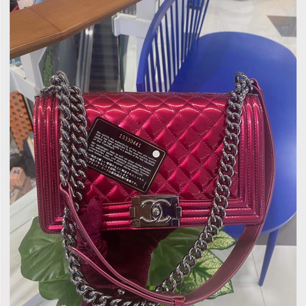 Rare🔥🔥Chanel Metallic Hot Pink Patent Medium Boy Bag - Picture 4 of 16